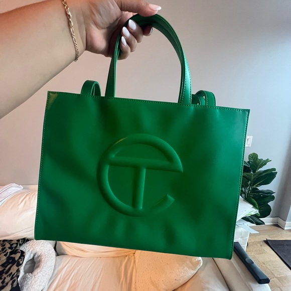 Telfar medium greenscreen - Picture 2 of 3